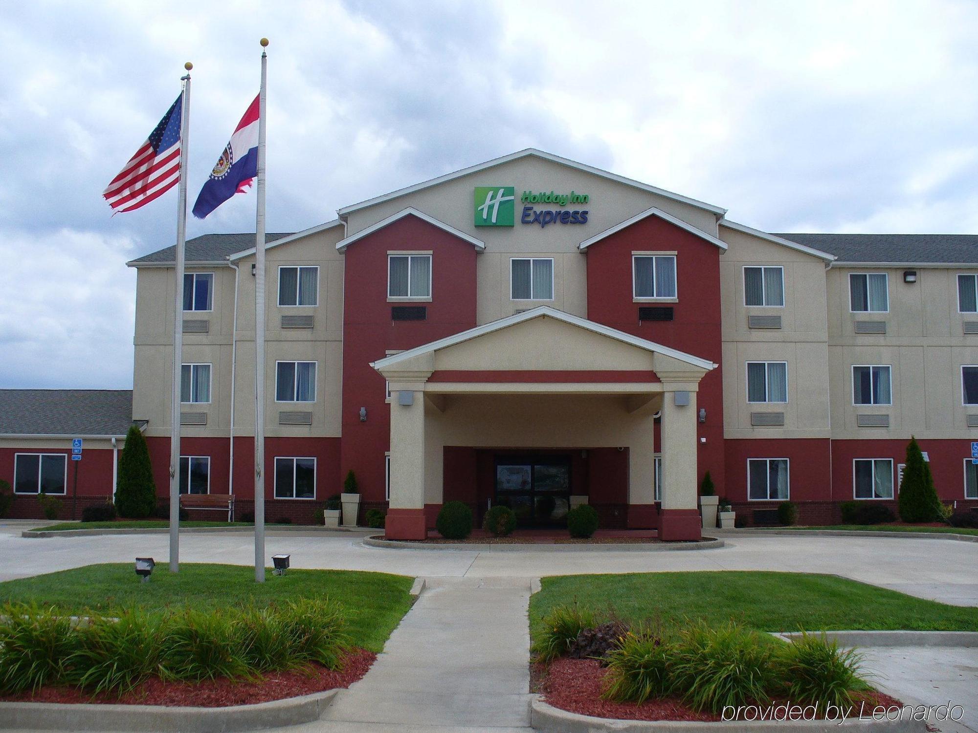 Baymont By Wyndham Fulton Hotel Exterior foto