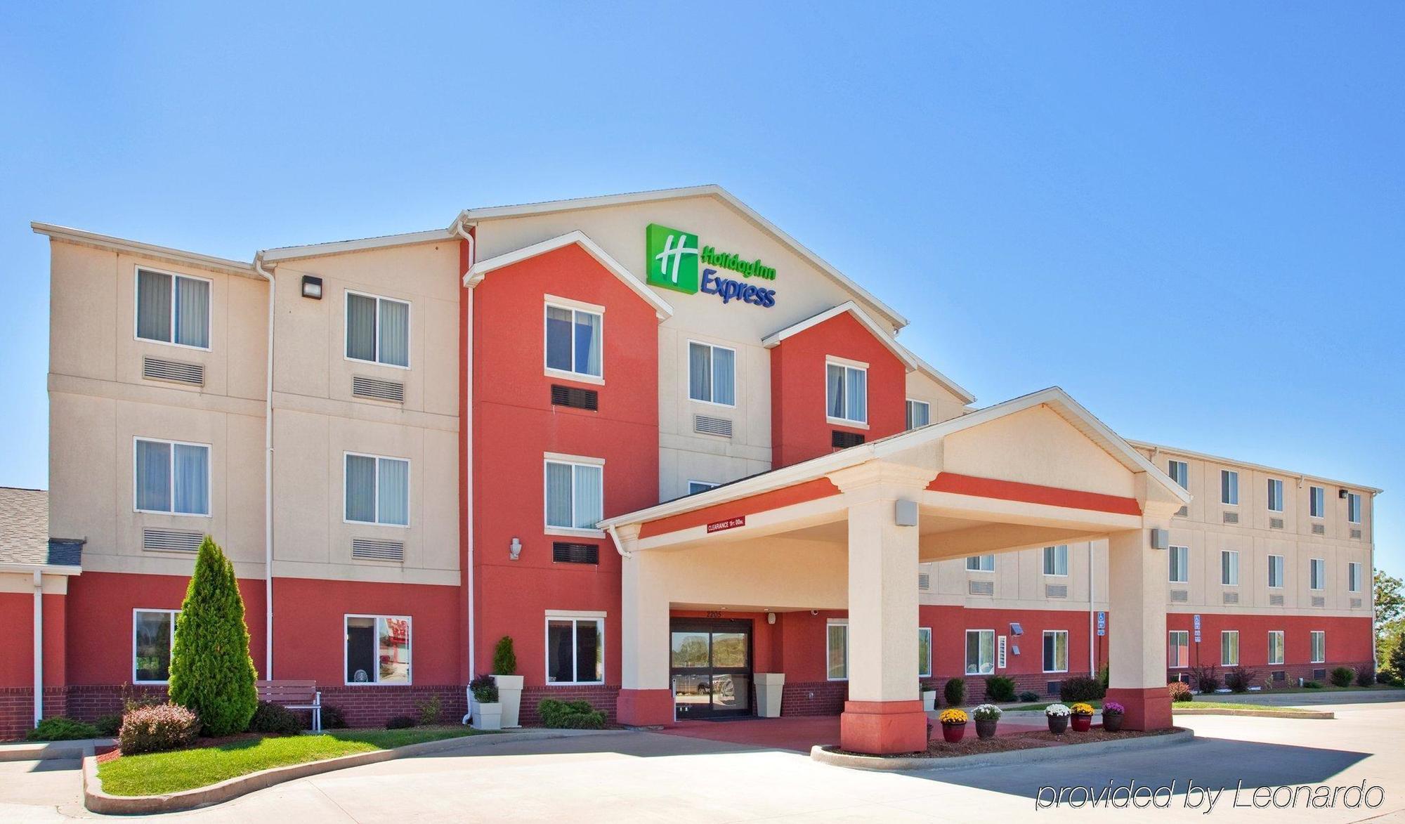 Baymont By Wyndham Fulton Hotel Exterior foto